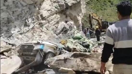 Chief minister Sukhvinder Singh Sukhu directed the deputy commissioner to proceed immediately to the incident site and supervise the rescue and relief operations (Video Grab)