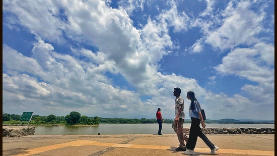 The maximum temperature remained stable at 34°C over the last two days before soaring to 36°C on Friday. (Ravi Kumar/ HT)