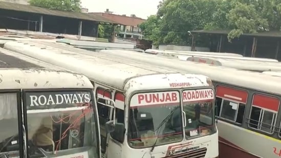 The union leaders also claimed that around 800 government buses had become unserviceable during the present government's tenure.