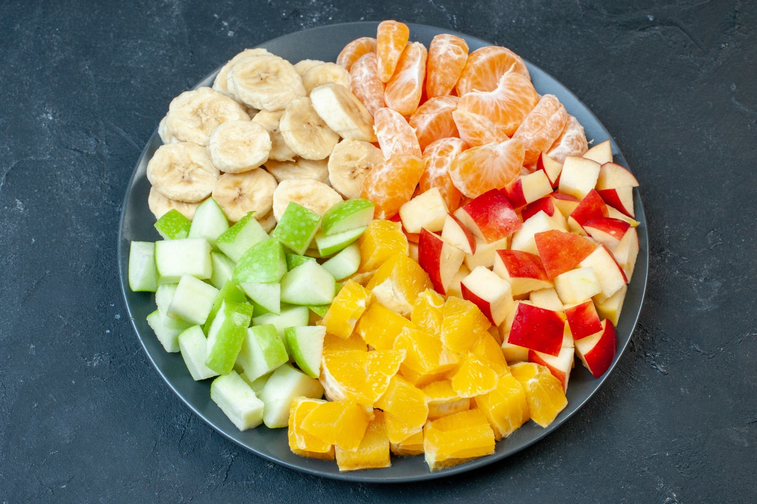 Avoid buying pre-cut fruits and veggies. (Picture credit: Freepik) Avoid buying pre-cut fruits and veggies. (Picture credit: Freepik)
