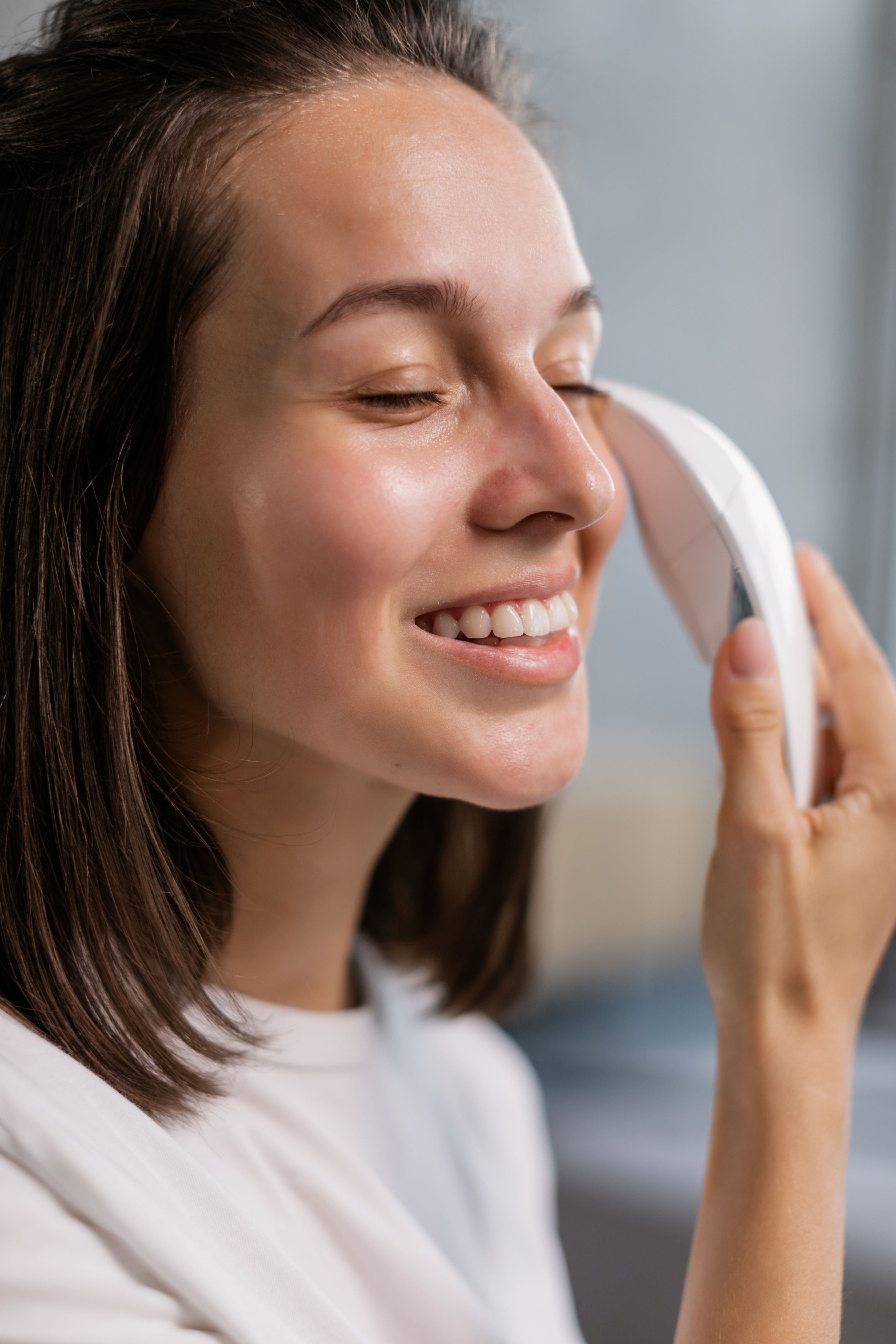 With LED skincare devices, you can conveniently achieve salon-inspired results from your homes. (Pexel) With LED skincare devices, you can conveniently achieve salon-inspired results from your homes. (Pexel)
