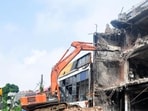 The Lucknow Development Authority (LDA) demolishes the illegal commercial building in Aliganj, Lucknow, where a major fire claimed 15 lives last month. (Deepak Gupta/HT)