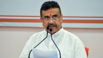 সেবাশ্রয় শিবিরকে ঘিরে ওঠা দুর্নীতির অভিযোগ নিয়ে শনিবার বিধানসভায় বড় ঘোষণা করতে চলেছেন মুখ্যমন্ত্রী শুভেন্দু অধিকারী। (Saikat Paul) সেবাশ্রয় শিবিরকে ঘিরে ওঠা দুর্নীতির অভিযোগ নিয়ে শনিবার বিধানসভায় বড় ঘোষণা করতে চলেছেন মুখ্যমন্ত্রী শুভেন্দু অধিকারী। (Saikat Paul)