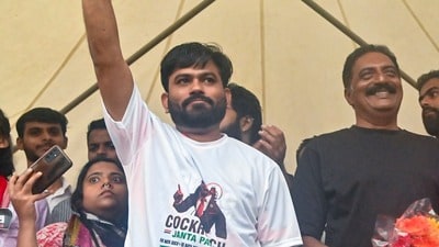 অভিজিৎ দীপকেকে পঞ্জাবের প্রশ্নফাঁস নিয়ে প্রশ্ন করা হলে তিনি কিছুক্ষণ 'নীরব' থাকেন। (HT_PRINT) অভিজিৎ দীপকেকে পঞ্জাবের প্রশ্নফাঁস নিয়ে প্রশ্ন করা হলে তিনি কিছুক্ষণ 'নীরব' থাকেন। (HT_PRINT)