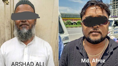 ধৃতদের মধ্যে দু'জন। (ছবি সৌজন্যে কলকাতা পুলিশ) ধৃতদের মধ্যে দু'জন। (ছবি সৌজন্যে কলকাতা পুলিশ)