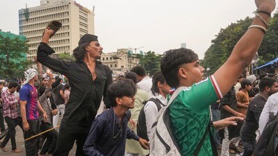 ধর্মতলায় আন্দোলনের সময় সাংবাদিকদের উপর হামলার ঘটনাকে কেন্দ্র করে রাজ্য রাজনীতিতে চাপানউতোর অব্যাহত। (PTI) ধর্মতলায় আন্দোলনের সময় সাংবাদিকদের উপর হামলার ঘটনাকে কেন্দ্র করে রাজ্য রাজনীতিতে চাপানউতোর অব্যাহত। (PTI)