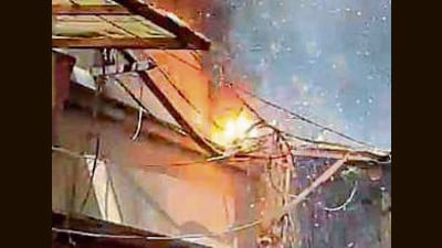 Traders said that as smoke engulfed the market, the PSPCL complaint centre was informed but they got no immediate assistance. (HT PHOTO)