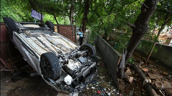 20-year-old killed as car skids off, crashes into drain near Delhi's Vasant Kunj