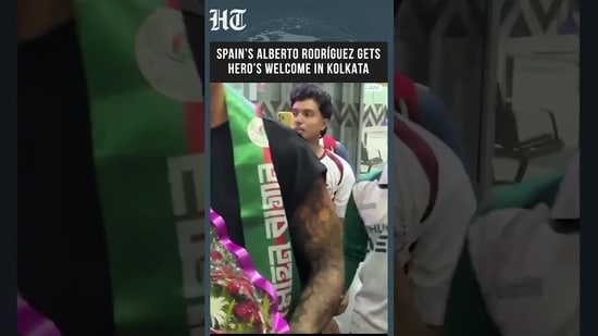 Mohun Bagan Fans Gives Spain’s Alberto Rodríguez Martín A Grand Welcome In Kolkata