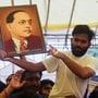 విద్యాశాఖ మంత్రి ధర్మేంద్ర ప్రదాన్ రాజీనామా అనంతరం బాబాసాహెబ్ అంబేడ్కర్ చిత్రపటాన్ని చూపుతున్న సీజేపీ నేత అభిజీత్ దిప్కే