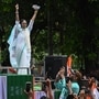 দলীয় এক শীর্ষ নেতা জানিয়েছেন, মমতা বন্দ্যোপাধ্যায়ের দিল্লিতে ককরোচ জনতা পার্টির কর্মসূচিতে যোগ দেওয়ার সম্ভাবনা রয়েছে। 
