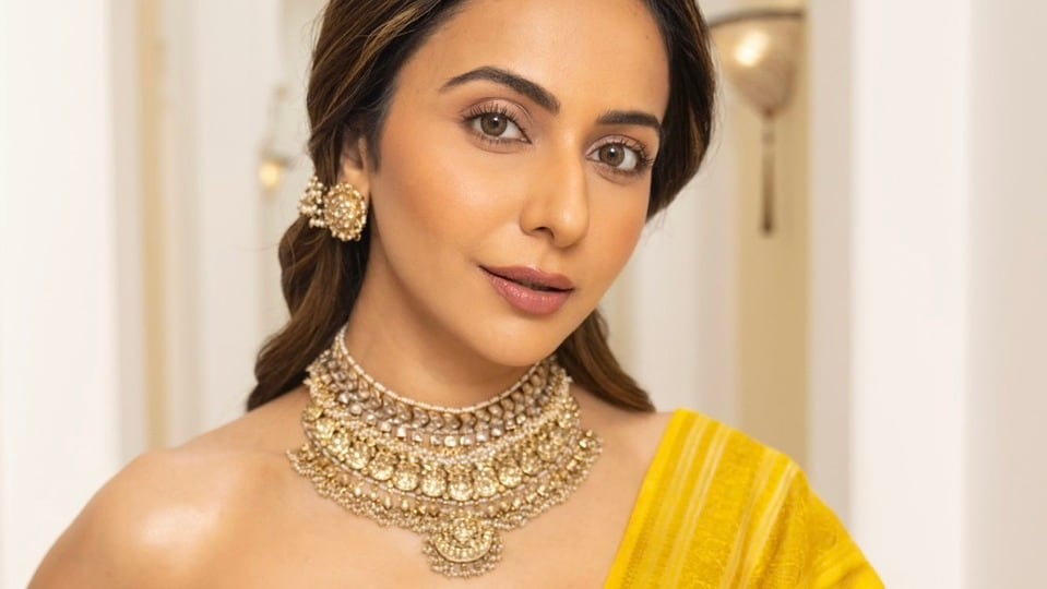 <p>తెలుగులో ఒకప్పుడు వరుసగా సినిమాలు చేసిన రకుల్ ప్రీత్ సింగ్ ఇప్పుడు హిందీలో బిజీ అయిపోయింది. </p>(instagram-Rakul Singh)