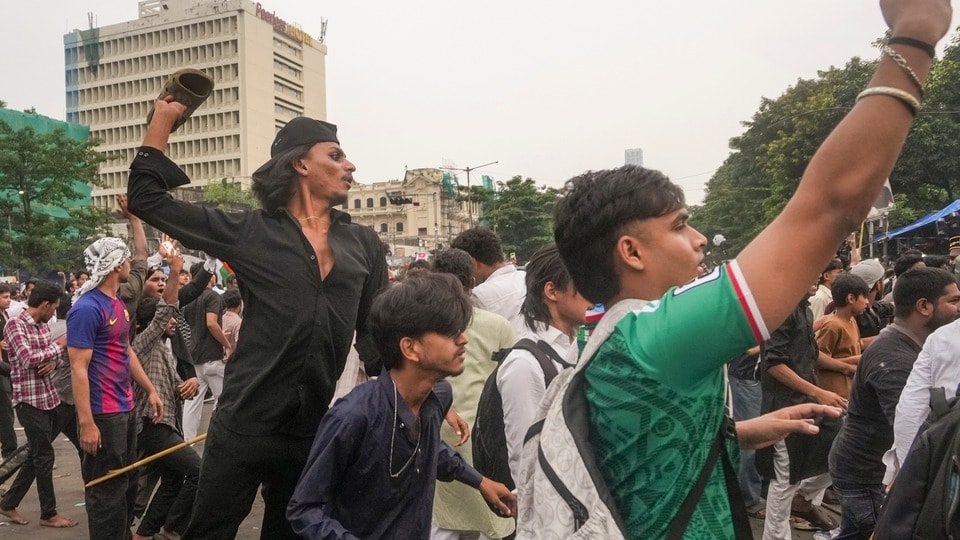সাংবাদিক হেনস্তায় কলকাতায় বিধায়কদের পথে মিছিল