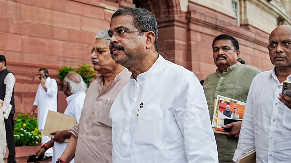ইস্তফা দিলেন কেন্দ্রীয় শিক্ষামন্ত্রী ধর্মেন্দ্র প্রধান। (ফাইল ছবি, সৌজন্যে পিটিআই)