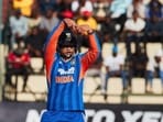 <p>టీమిండియా యంగ్ ఓపెనర్ వైభవ్ సూర్యవంశీ మరోసారి చెలరేగాడు. జింబాబ్వేతో మూడో టీ20లో ధనాధన్ బ్యాటింగ్ తో సత్తాచాటాడు. </p>(HT_PRINT)