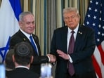 US President Donald Trump and Israeli Prime Minister Benjamin Netanyahu (L)