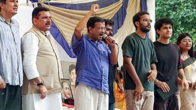 Aam Aadmi Party (AAP) National Coordinator Arvind Kejriwal addresses the youth after the 'Chalo Sansad' rally organized by the CJP during his visit to Jantar Mantar, in New Delhi on Tuesday. (Amit Shukla)