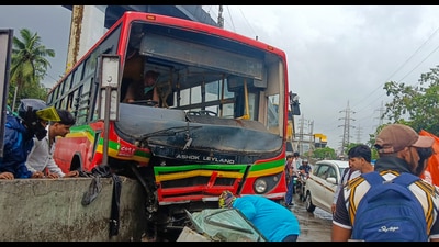 Mumbai, India. July 20, 2026 - A 65-year-old man lost his life, and 10 others were injured after a Brihanmumbai Electric Supply and Transport (BEST) bus rammed into the Mankhurd flyover divider on the Sion-Panvel Highway on Monday morning. Mumbai, India. July 20, 2026. (Photo by HT Photo) (Raju Shinde)