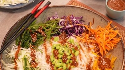 Sanjeev Kapoor's Thai peanut noodles recipe takes approximately 30 minutes to make. (sanjeevkapoor.com) Sanjeev Kapoor's Thai peanut noodles recipe takes approximately 30 minutes to make. (sanjeevkapoor.com)