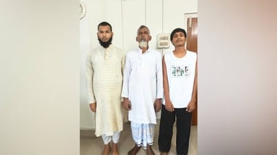 ধুবড়ি, চিরাং এবং বরপেটা জেলায় একযোগে অভিযান চালিয়ে পাকিস্তান-ভিত্তিক শাহজাদ ভাট্টি নেটওয়ার্ক (এসবিএন)-এর সঙ্গে যুক্ত থাকার অভিযোগে তিন সন্দেহভাজনকে গ্রেফতার করা হয়েছে। ধুবড়ি, চিরাং এবং বরপেটা জেলায় একযোগে অভিযান চালিয়ে পাকিস্তান-ভিত্তিক শাহজাদ ভাট্টি নেটওয়ার্ক (এসবিএন)-এর সঙ্গে যুক্ত থাকার অভিযোগে তিন সন্দেহভাজনকে গ্রেফতার করা হয়েছে।