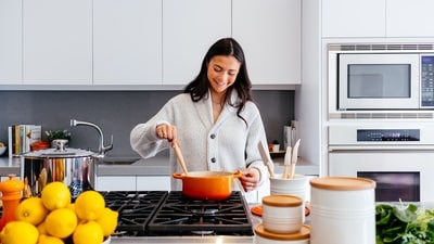 Nutritionist shares realistic ways to stay on track with healthy eating. (Unsplash) Nutritionist shares realistic ways to stay on track with healthy eating. (Unsplash)