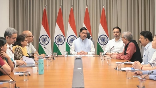 Rahul seeks answers for July 20 crackdown; Pralhad Joshi takes charge