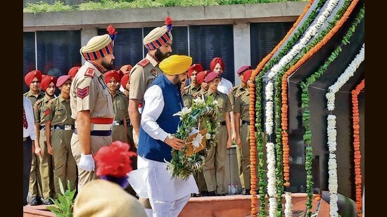 Punjab chief minister Bhagwant Mann laying a wreath in commemoration of Kargil Vijay Diwas at the War Memorial in Sector 3, Chandigarh, on Sunday. (Keshav Singh/HT)