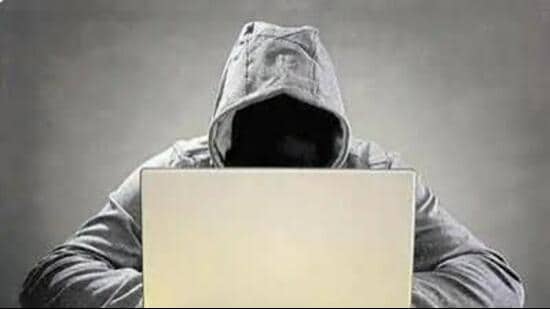 The caller persuaded the victim to install an APK file named “ReeLoop” on his mobile phone. (HT File)