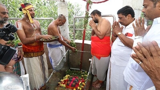 శ్రీవారి పాదాల చెంత ఛత్రస్థాపనోత్సవం
