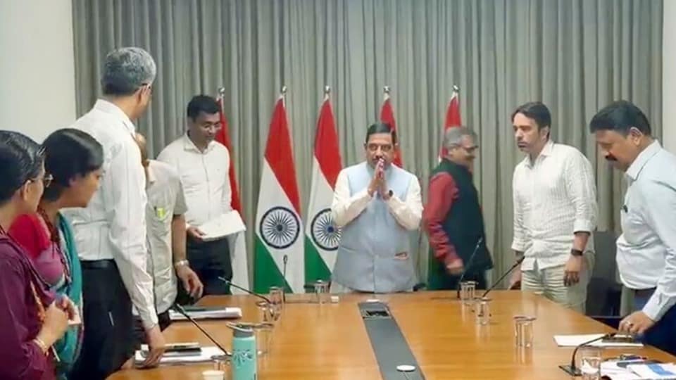 শিক্ষা মন্ত্রকের গুরুদায়িত্বে প্রহ্লাদ যোশী (Ministry of Education)