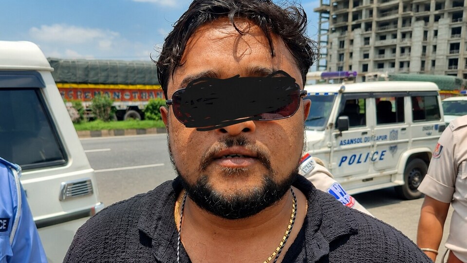 ধৃতদের মধ্যে মহম্মদ আফরোজের নাম বিশেষভাবে সামনে এসেছে। 