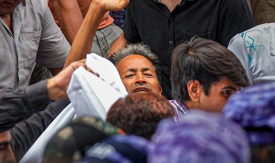 Sonam Wangchuk was taken out of Jantar Mantar and taken to Safdarjung Hospital. (PTI) Sonam Wangchuk was taken out of Jantar Mantar and taken to Safdarjung Hospital. (PTI)