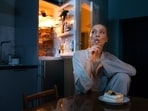 Eat enough in the day so your body stops begging at night. (Freepik)