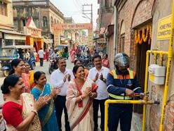 পুজোর আগেই পাইপের গ্যাস পৌঁছে যাবে চুঁচুড়া-সহ হুগলির বিস্তীর্ণ এলাকায়। (ছবিটি প্রতীকী, সৌজন্যে ন্যানো ব্যানানা দিয়ে তৈরি করা)