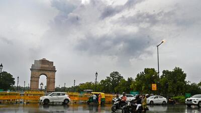 A view of light rain over Delhi, bringing relief from the sultry conditions on Monday. (Arvind Yadav/HT PHOTO)