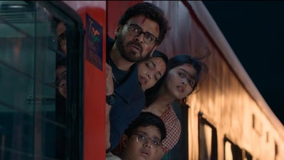 Venkatesh and Srinidhi Shetty play the leads in Trivikram Srinivas' Adarsha Kutumbam.