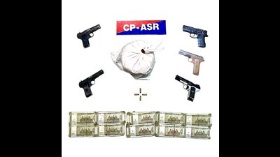Amritsar police recovered five sophisticated .30-bore pistols, 2.015 kg heroin and  ₹5 lakh in drug money. (HT)