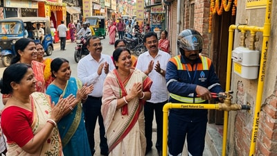 পুজোর আগেই পাইপের গ্যাস পৌঁছে যাবে চুঁচুড়া-সহ হুগলির বিস্তীর্ণ এলাকায়। (ছবিটি প্রতীকী, সৌজন্যে ন্যানো ব্যানানা দিয়ে তৈরি করা) পুজোর আগেই পাইপের গ্যাস পৌঁছে যাবে চুঁচুড়া-সহ হুগলির বিস্তীর্ণ এলাকায়। (ছবিটি প্রতীকী, সৌজন্যে ন্যানো ব্যানানা দিয়ে তৈরি করা)