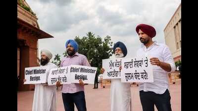 Punjab Congress MPs Amarinder Singh Raja Warring, Dr Amar Singh, Gurjeet Singh Aujla and Sher Singh Ghubaya protesting outside the Parliament in New Delhi on Monday.