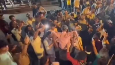Lost child reunited with mother as strangers help during CJP protest. (Instagram/@edge.stream) Lost child reunited with mother as strangers help during CJP protest. (Instagram/@edge.stream)