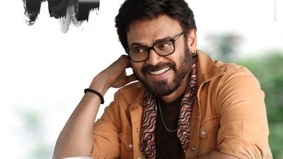 Adarsha Kutumbam Glimpse: చిట్టిబాబును పరిచయం చేసిన త్రివిక్రమ్.. ఆదర్శ కుటుంబం నుంచి వెంకటేశ్ ఫన్నీ గ్లింప్స్ రిలీజ్ Adarsha Kutumbam Glimpse: చిట్టిబాబును పరిచయం చేసిన త్రివిక్రమ్.. ఆదర్శ కుటుంబం నుంచి వెంకటేశ్ ఫన్నీ గ్లింప్స్ రిలీజ్