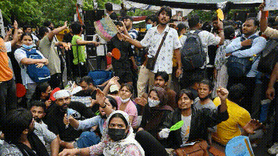 From cleaning to managing security, young men and women arrived at the protest site, looked around and began doing whatever they thought needed to be done. From cleaning to managing security, young men and women arrived at the protest site, looked around and began doing whatever they thought needed to be done.