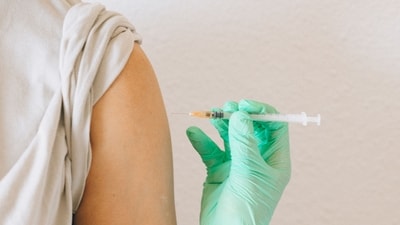 If the Hepatitis B virus (HBV) is suppressed, the risk of transmission to the family and close contacts is negligible. (Pexel)