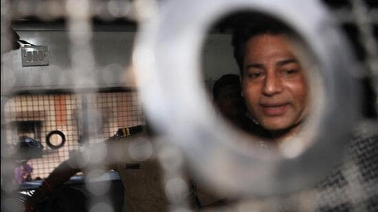 Abu Salem taken being taken from the sessions court in a police van after his conviction in Pradeep Jain murder case on February 25, 2015 (HT FILE PHOTO/Anshuman Poyrekar)