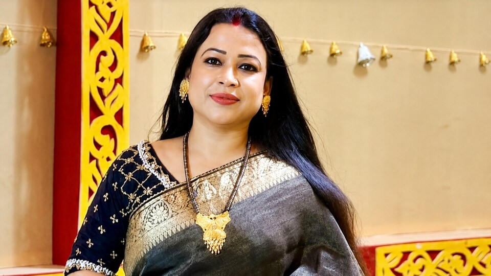 নদিয়া জেলা পরিষদের সভাধিপতি তথা তৃণমূল নেত্রী টিনা ভৌমিক সাহাকে রবিবার রানাঘাটের বিজেপি সাংসদ জগন্নাথ সরকারের বাড়িতে দেখা যায়।
