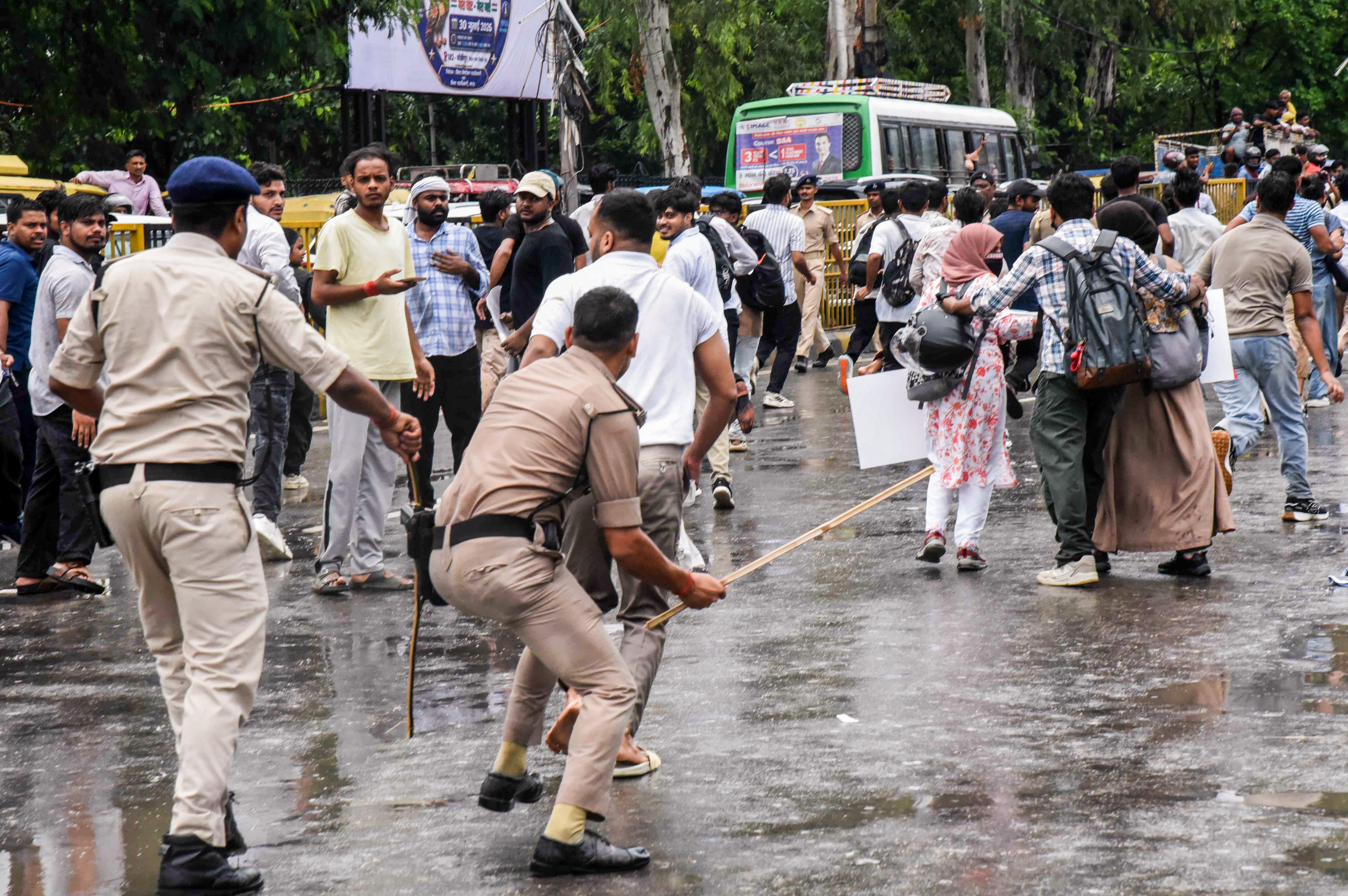 Police personnel carry out a lathi charge on AISA supporters as they stage a protest during the Lok Bhawan March against irregularities and examination paper leaks, in Patna on Wednesday. (ANI)