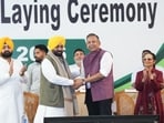 Punjab chief minister Bhagwant Mann interacting with Vardhman Special Steels CMD Sachit Jain in Ludhiana. (HT Photo)