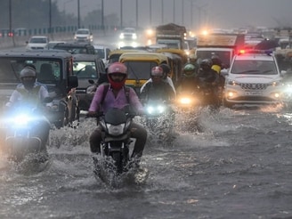 Delhi-NCR witnesses heavy rain overnight on Monday. As the day continues, fresh rain spells have been reported over Delhi, Noida and Ghaziabad.