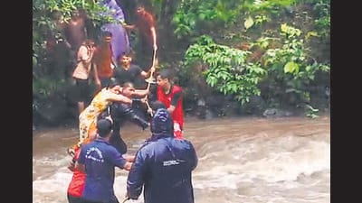 72 tourists rescued after stream swells near Zenith Waterfall