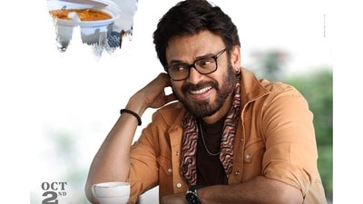 అచ్చు అనిల్ రావిపూడి సినిమాలాగే ఉందే.. త్రివిక్రమ్-వెంకటేష్ ఆదర్శ కుటుంబంపై ట్రోల్స్.. కారణం ఇదే! (x/VenkyMama)